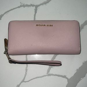 Michael Kors, large wristlet wallet. Soft pink.